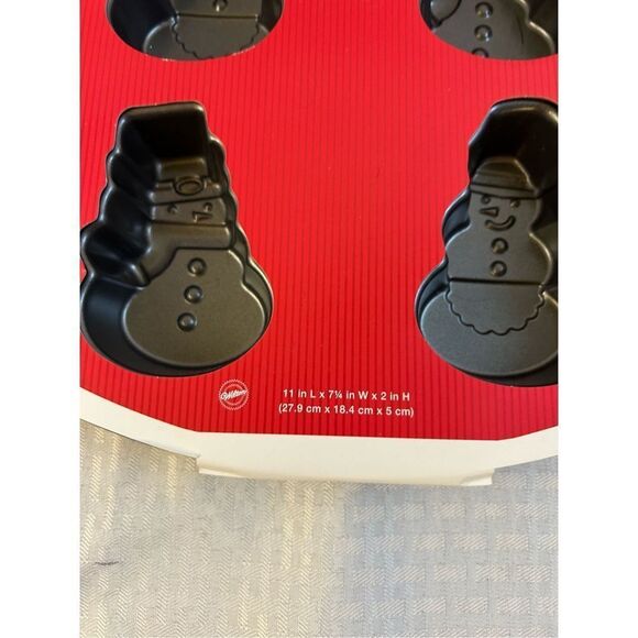 Wilton 2010 Snowman 6 mini Cavity Baking Pan 10 year Warranty NEW - Picture 3 of 5